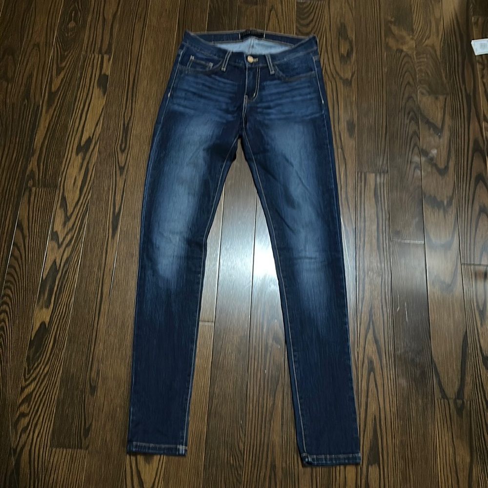 Great stretch skinny Jean staple item